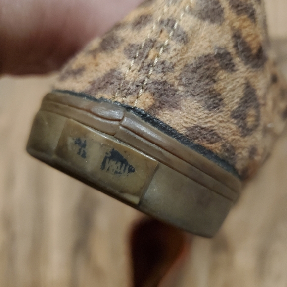 Vans Cheetah Print Low Top Laced Shoes. - Picture 8 of 8